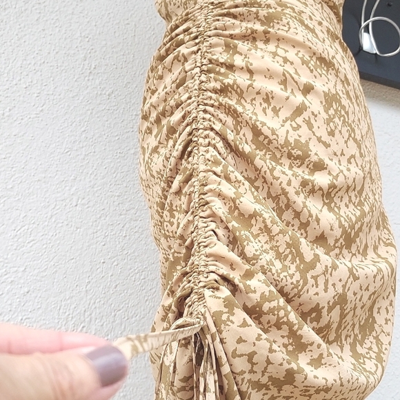 Cut-out Dress With Rouched Side - Picture 6 of 13